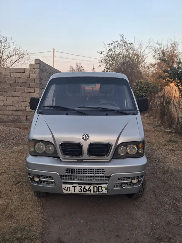 Dongfeng uchrab turadi 7