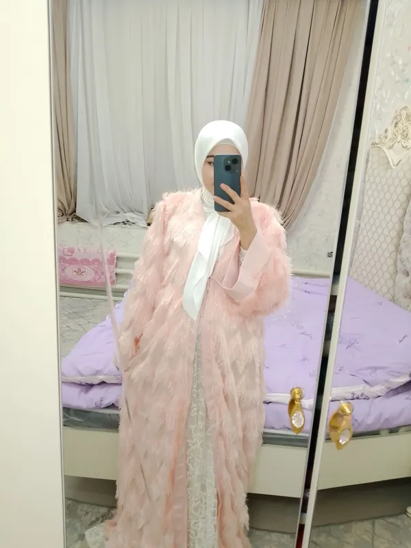 Dubay Abaya kuylaganda ciroyli turadi