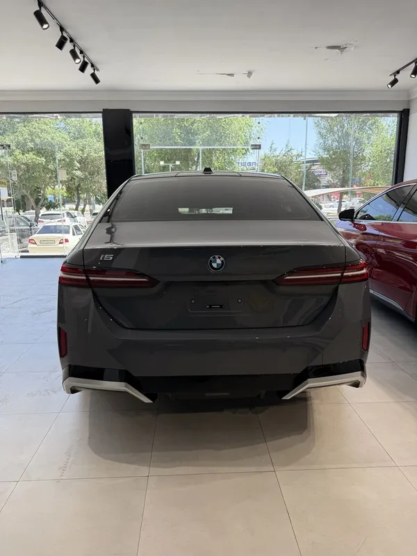 BMW i5 40i long в идеальном состоянии 4