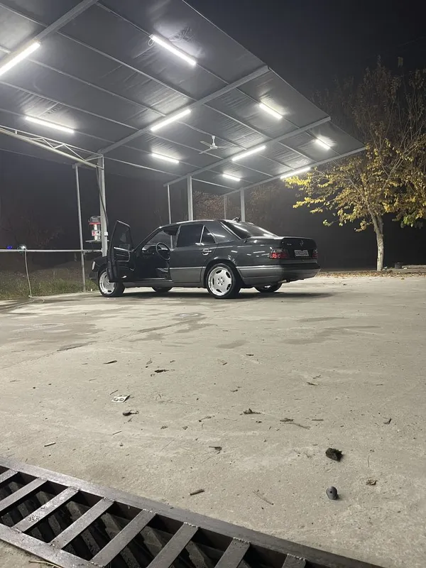 Мерседес Бенс W124 1
