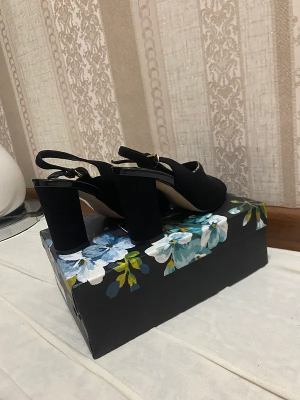 Qota tufli 2 marta kiyilgan 35 razmer 2 Qota tufli 2 marta kiyilgan 35 razmer 2