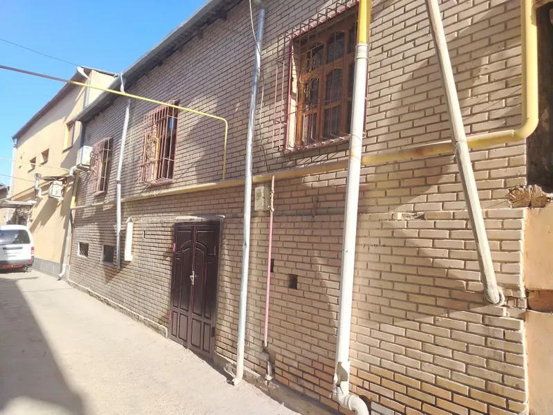 Uy sotiladi 70kv eski glaznoy Adress hostel qisayam buladi 2etaj 2