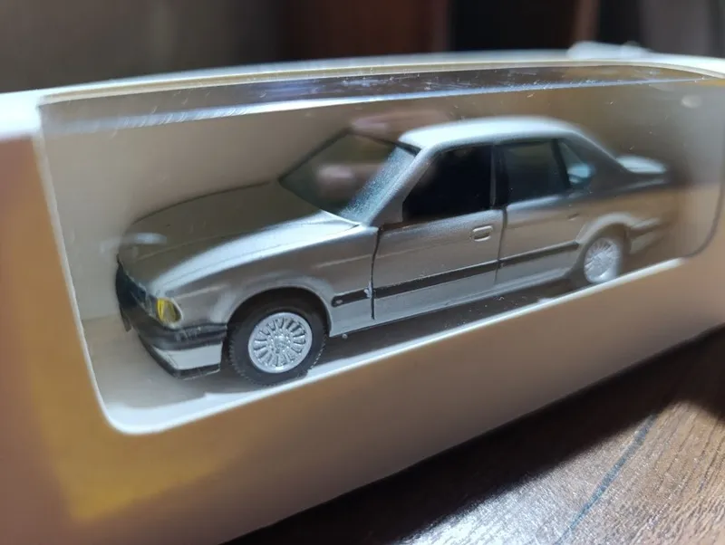Коллекционная модель BMW 7 series (E32), масштаб 1:43 1 Коллекционная модель BMW 7 series (E32), масштаб 1:43 1