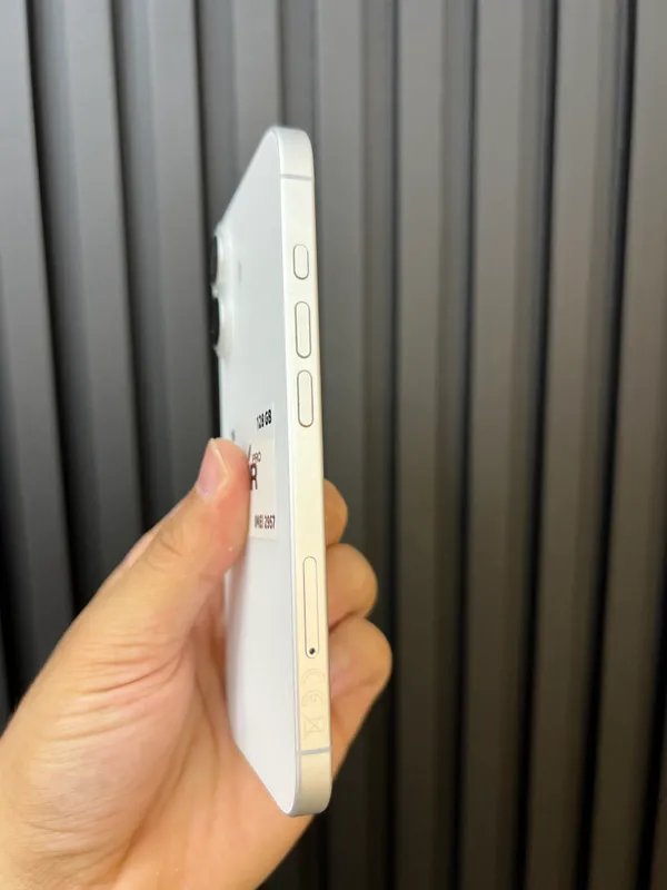 iPhone 16 3