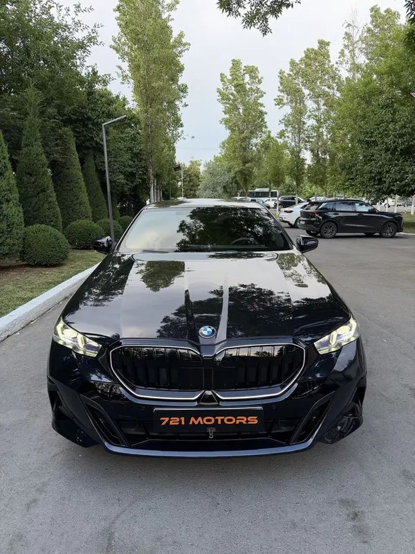 Bmw 530i M- paket 2025 yil Benzin Gibrid 5 litr rasxod qiladi