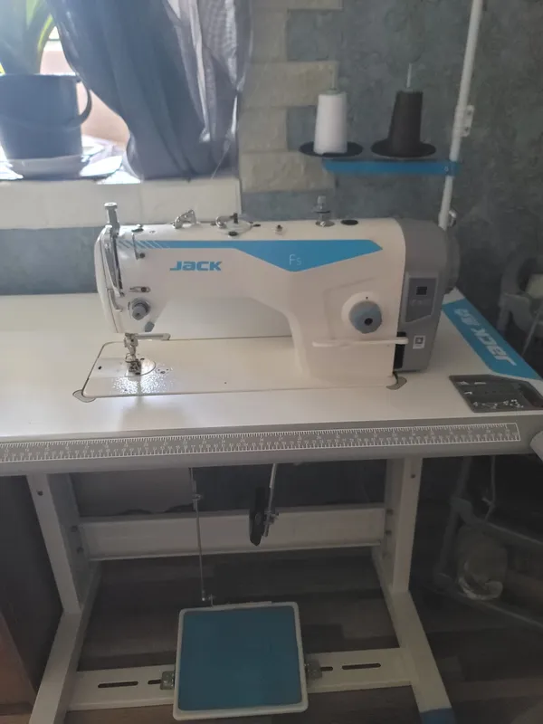 Продается швейная машинка ,Jack F5 1