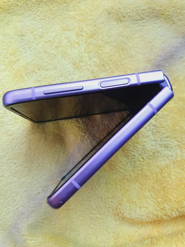 Samsung Galaxy Z Flip 3. Hotira 8/256 GB. Kafolat — фото 2