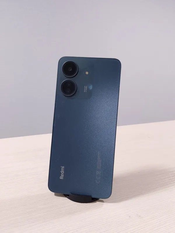 Срочно продаю телефон Redmi 13C 8/256