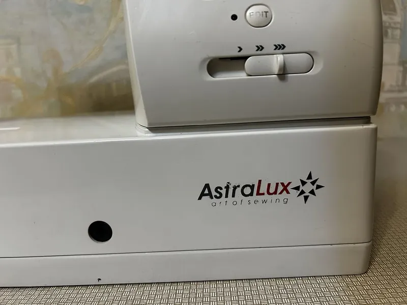 Полупромышленная швейная машинка Astralux R20 (продаю без ремонта) — фото 2