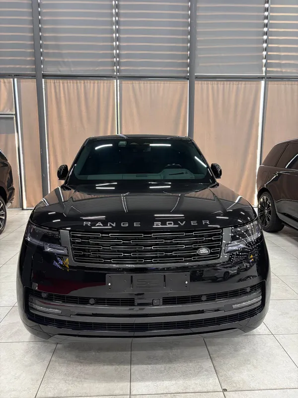 Land Rover Range Rover P550 plug in hybrid 2026
