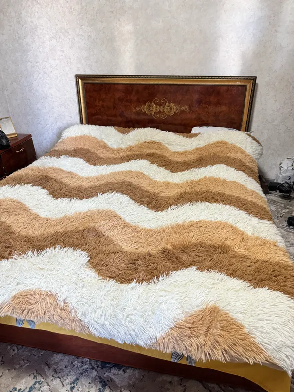 spalni mebel: shkaf, divan, trimo’ 2 ta tumba