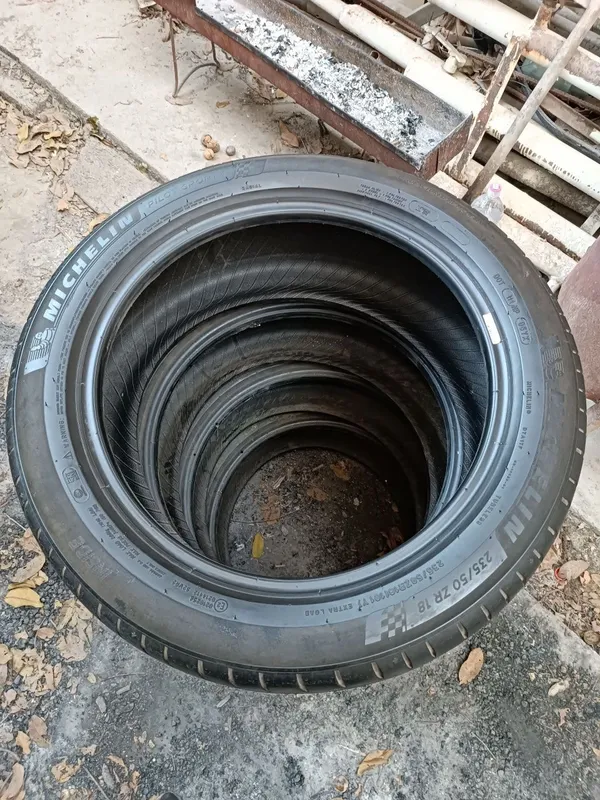 225 60 R18 Michelin Balon 2 Dona Sotiladi Holati yaxshi Ayibi yoq 225 60 R18 Michelin Balon 2 Dona Sotiladi Holati yaxshi Ayibi yoq