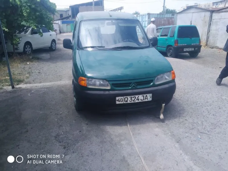 Moshina sotiladi Citroen