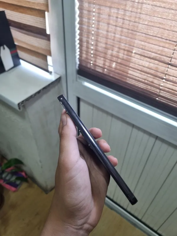 Samsung galaxy S23 6
