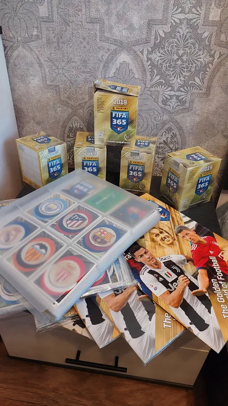 Fifa 2019 Panini - большая коллекция наклеек Fifa 2019 Panini - большая коллекция наклеек