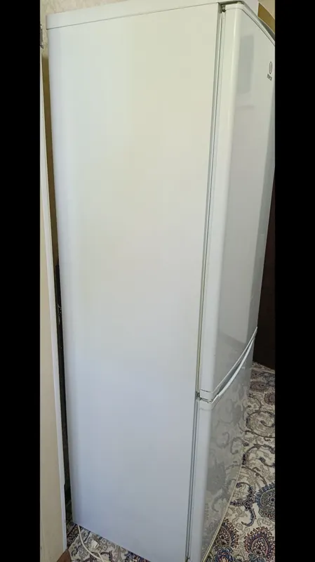 Xolodilnik Indesit 1 Xolodilnik Indesit 1