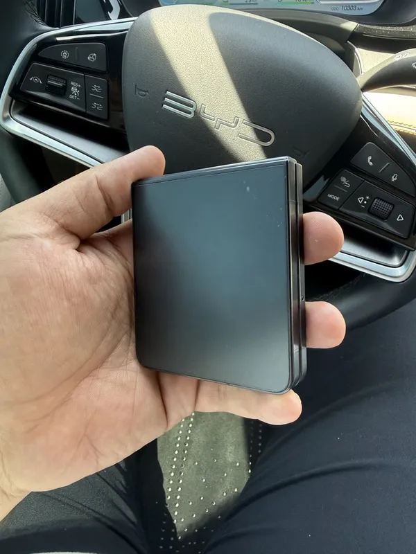Samsung Z Flip 7 — фото 3