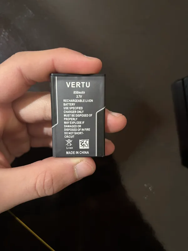Кнопочный телефон Vertu Ferrari limited edition — фото 3