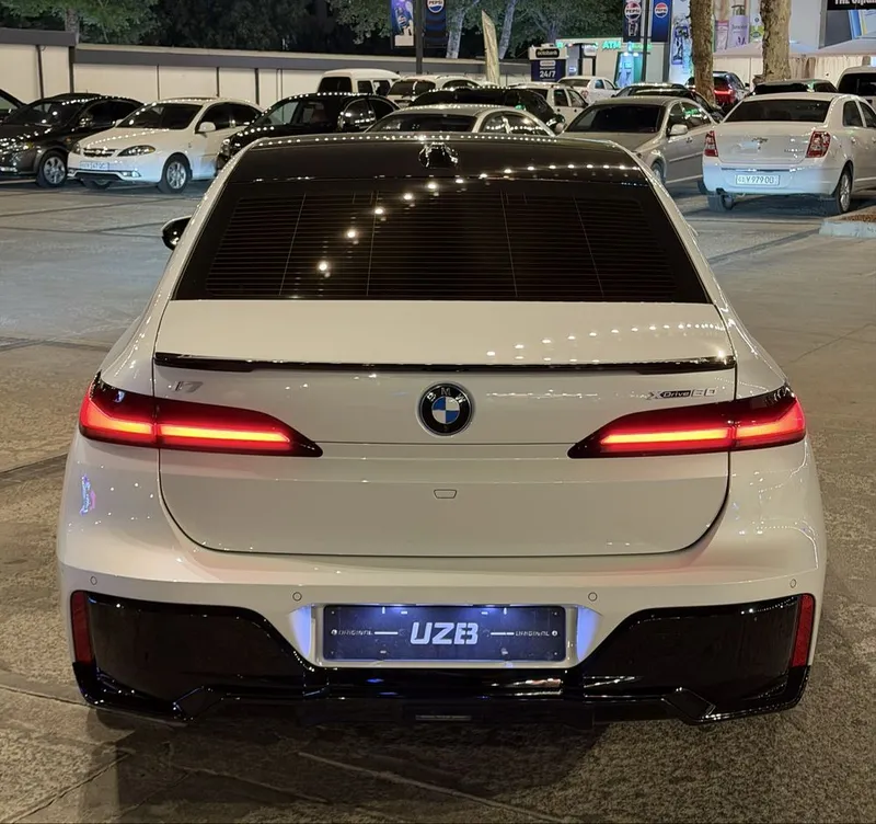 BMW i7 xDrive60 M Sport 2023 8