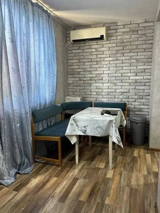 Фархадский, 2/5/5, 52м², кирпич, балкон 2x6