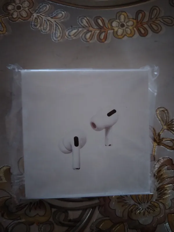 Наушники AirPods — фото 1