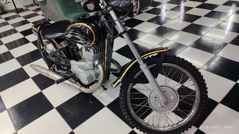 Motosikl sotiladi