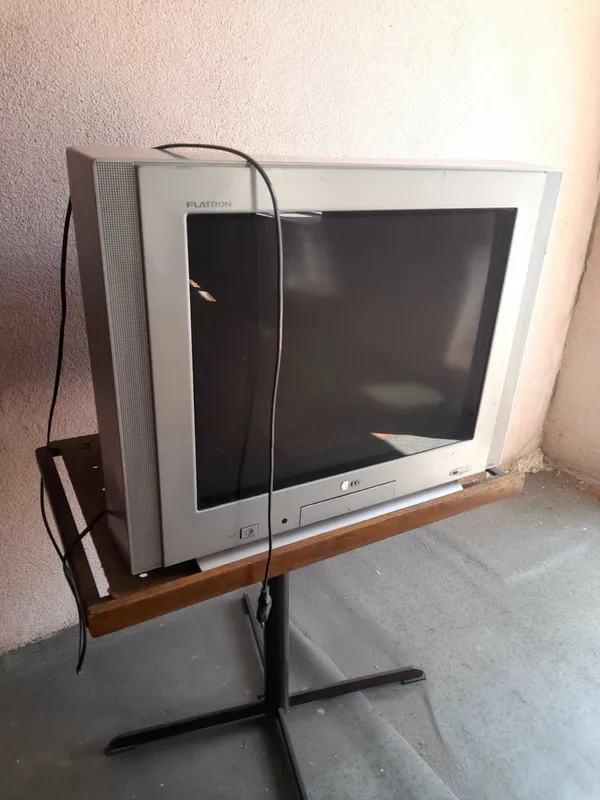 Продаю телевизор LG Flatron 1