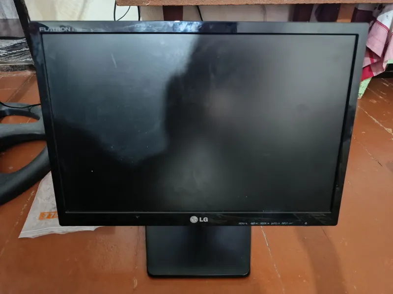Led LCD Monitor LG 19 — фото 2