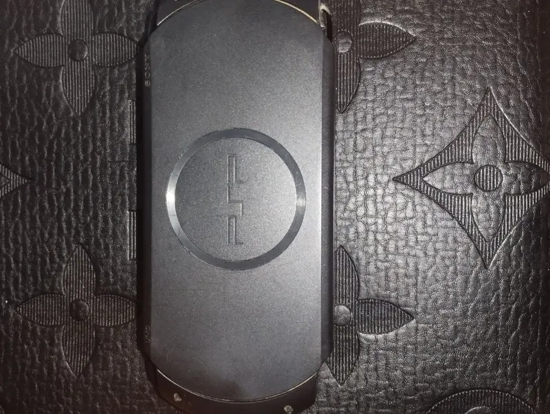 Продаётся оригинальная PSP Street, чёрная 3 Продаётся оригинальная PSP Street, чёрная 3