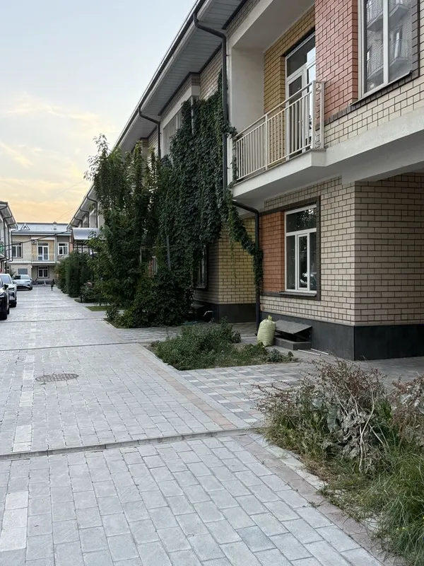 Срочно продаётся Коттедж Мирабадский р-н ор:Compos Куйлюк 1.6 соток
