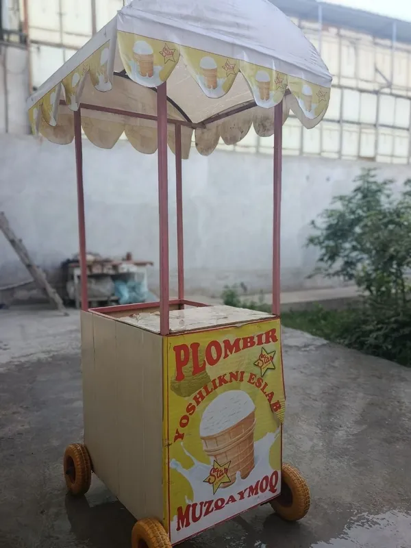 Muzqaymoq sotish aravachasi
