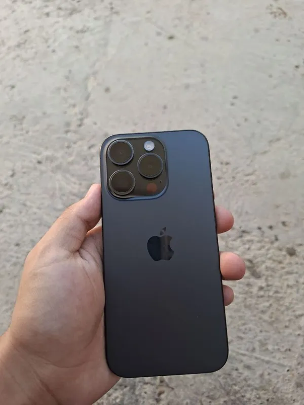 Iphone 15 про черный 2