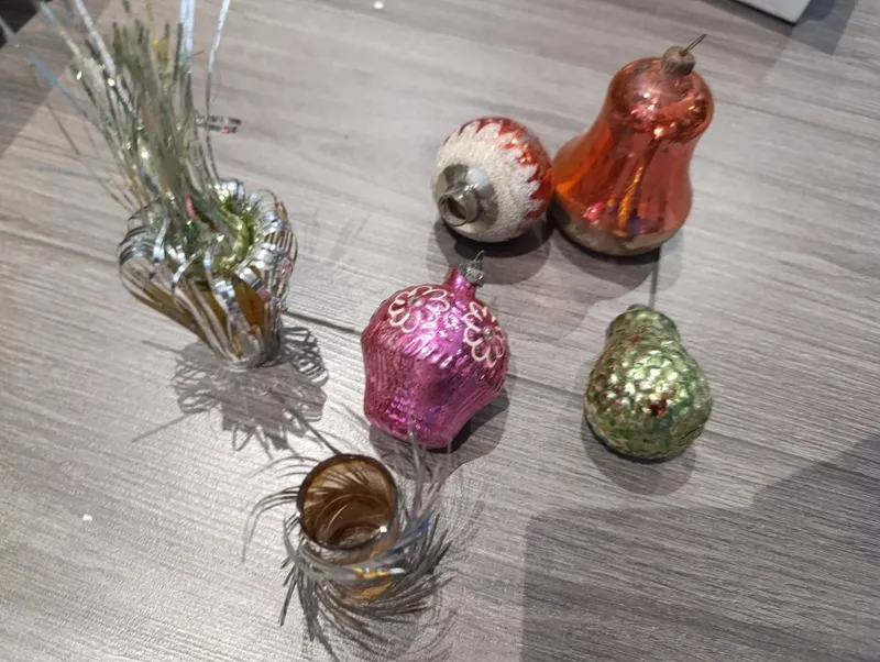 Ёлочные игрушки, странные,им очень много лет, состояние хорошее