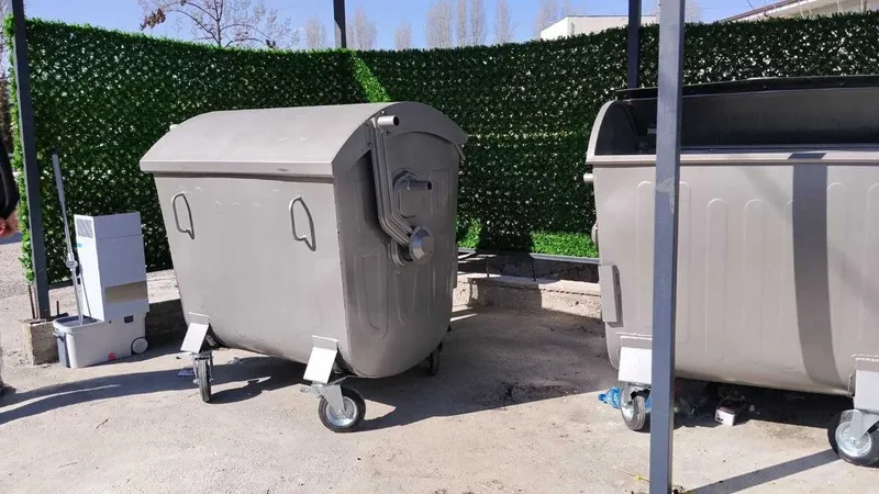 Контейнер 1100 л металлический с крышкой 3