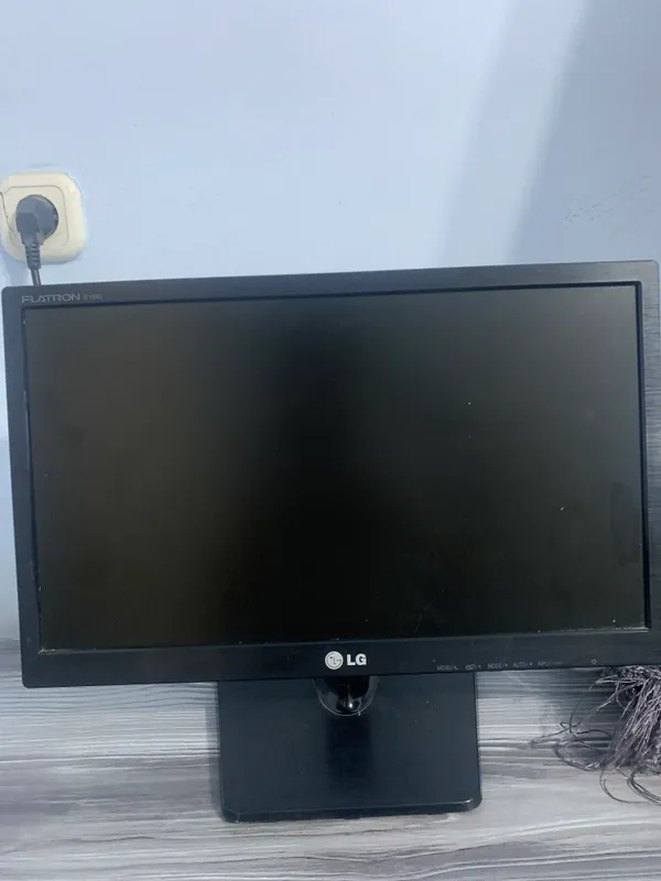 Монитор LG 2012 yil Flatron E1942C-BN 1 Монитор LG 2012 yil Flatron E1942C-BN 1