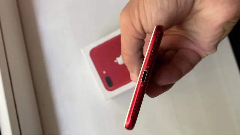 Iphone 7+ (Red product) 256gb 6 Iphone 7+ (Red product) 256gb 6