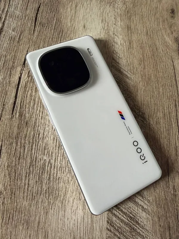 Vivo iQOO 12 BMW Premium 2 Vivo iQOO 12 BMW Premium 2