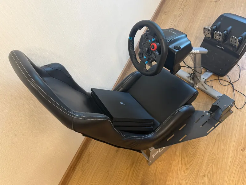 To‘liq to‘plam: PlayStation4 (PS4) pristavkasi kreslo, rul va pedallar bilan 2 To‘liq to‘plam: PlayStation4 (PS4) pristavkasi kreslo, rul va pedallar bilan 2