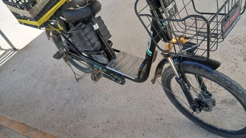 Veloskuter 2024-yil olingan, holati yaxshii aybi yoq prava kerak emas 2