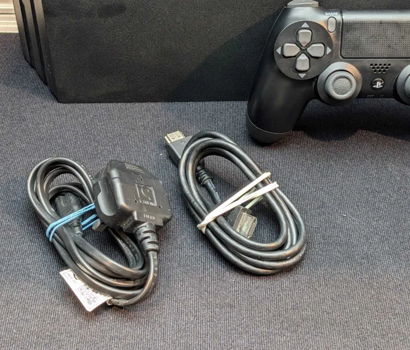 Playstation PS4 Pro (отдельно джойстики) — фото 2