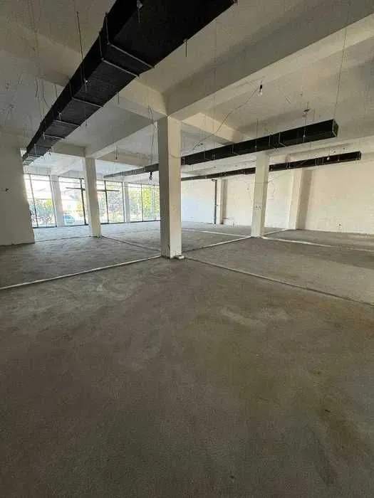 отдельностоящее здание 1350м2. вдоль дороги 5