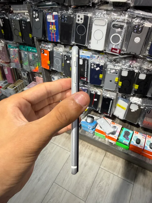 iPhone SE 2 2020 3 iPhone SE 2 2020 3