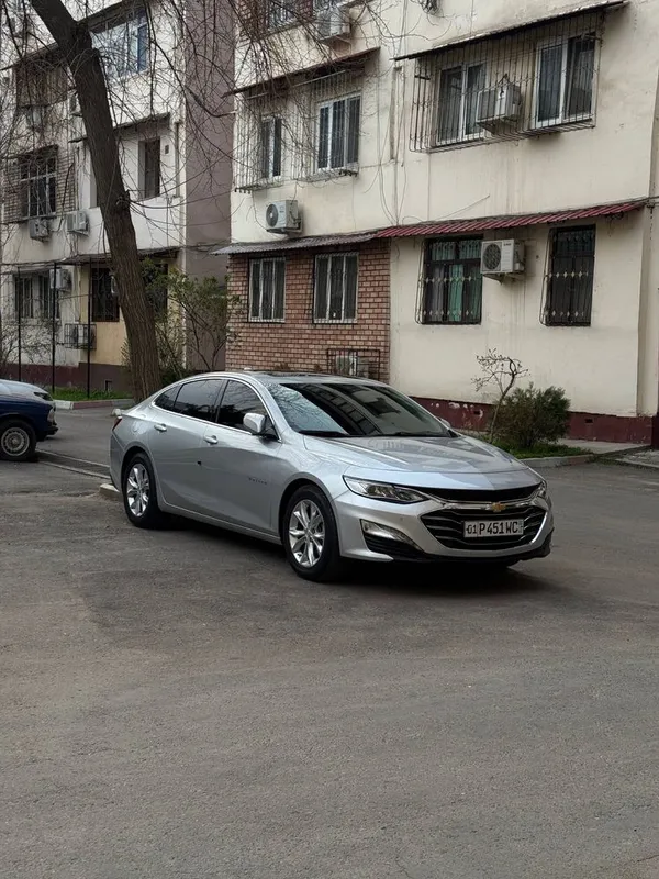 Продам Malibu 2 Premier серебристого цвета