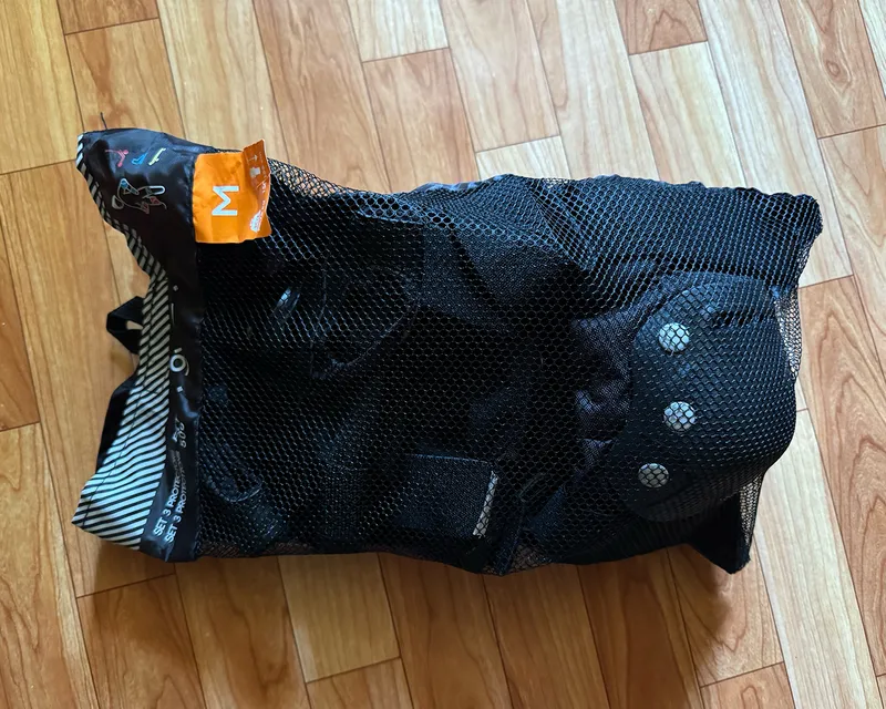 Decathlon Oxelo Fit500 roliklar uchun himoya to‘plami — M 6 Decathlon Oxelo Fit500 roliklar uchun himoya to‘plami — M 6