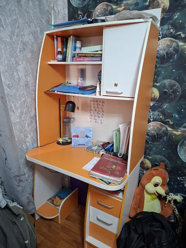 Продам гарнитур угловой с двумя кроватями и письменный столом — фото 4