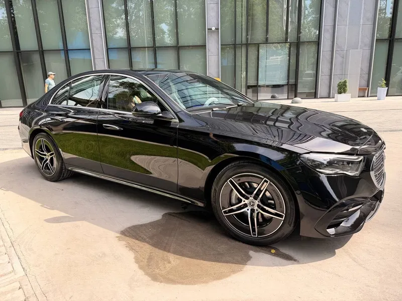 Yangi Mercedes Benz E300 AMG Line — фото 1