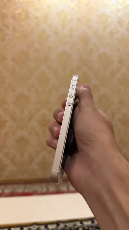 Iphone 5s gold 3