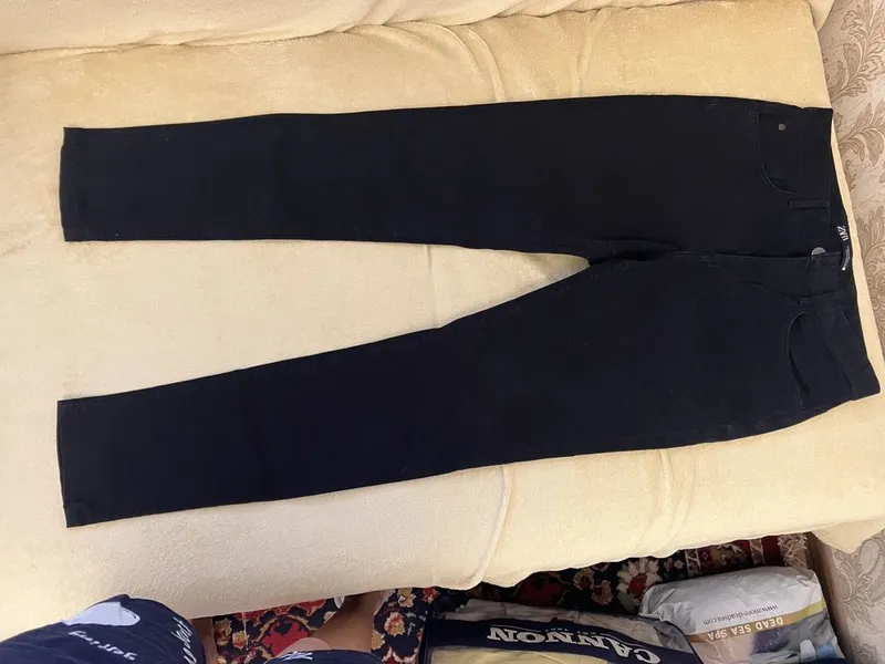 Продаю брюки Zara оригинал на худенького парня
