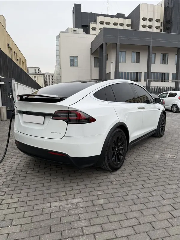 2020 tesla model x — фото 3