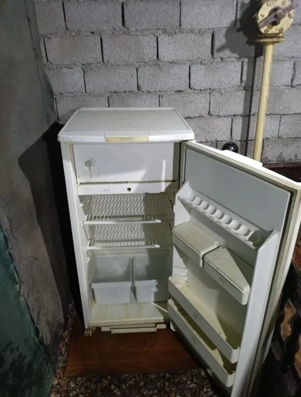 Холодильник Бирюса 4 Холодильник Бирюса 4